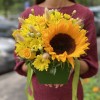Хризантемы с подсолнухом в коробке