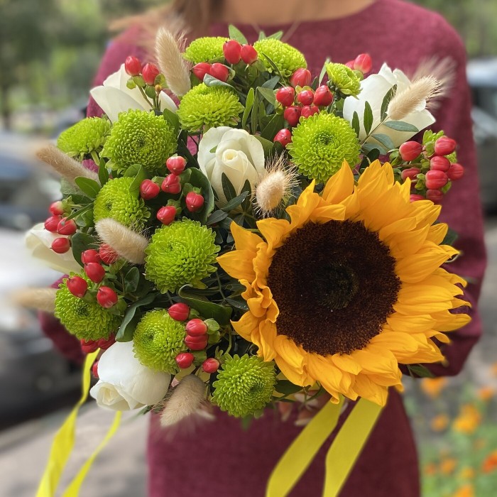 Осенняя композиция цветов в коробке