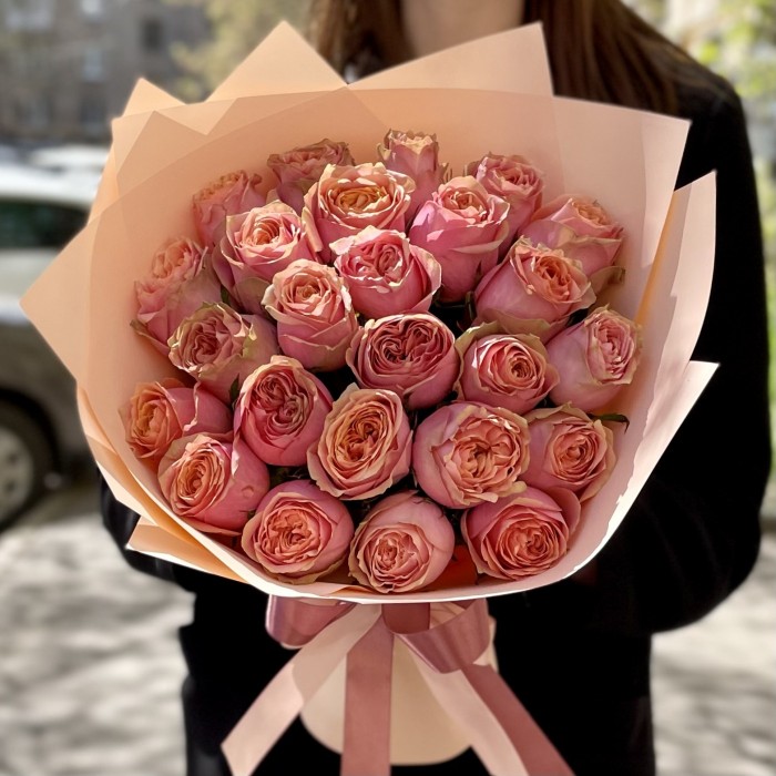 25 пионовидных оранжево-розовых роз Вайлд Лук