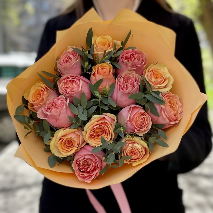 Букет пионовидных роз Манго