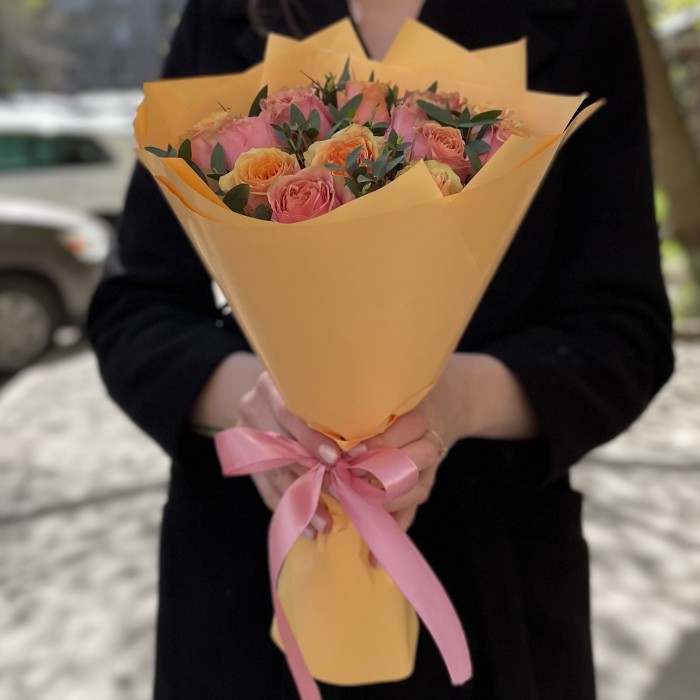 Букет пионовидных роз Манго