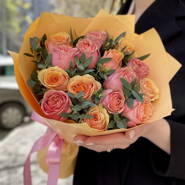 Букет пионовидных роз Манго