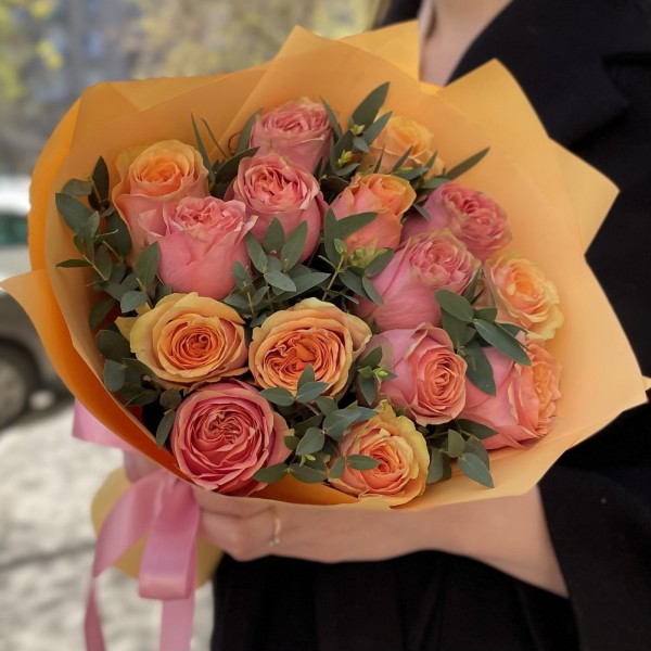Букет пионовидных роз Манго