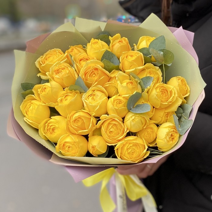 Пионовидные желтые розы Еллоу Баблс