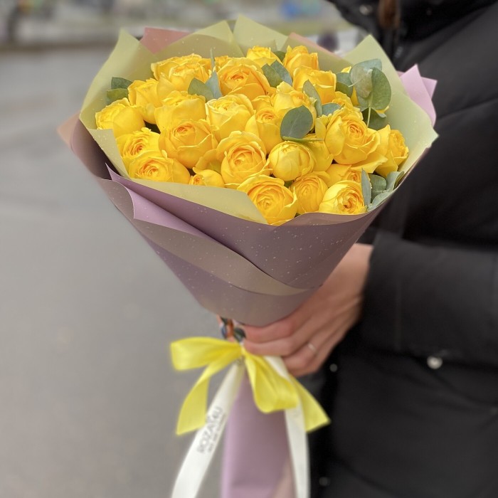 Пионовидные желтые розы Еллоу Баблс