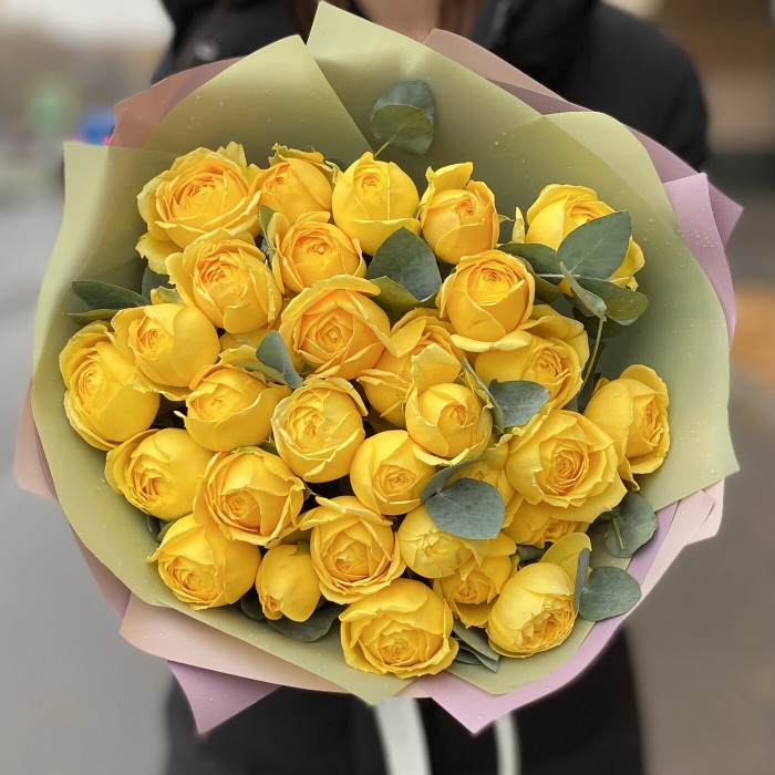 Пионовидные желтые розы Еллоу Баблс