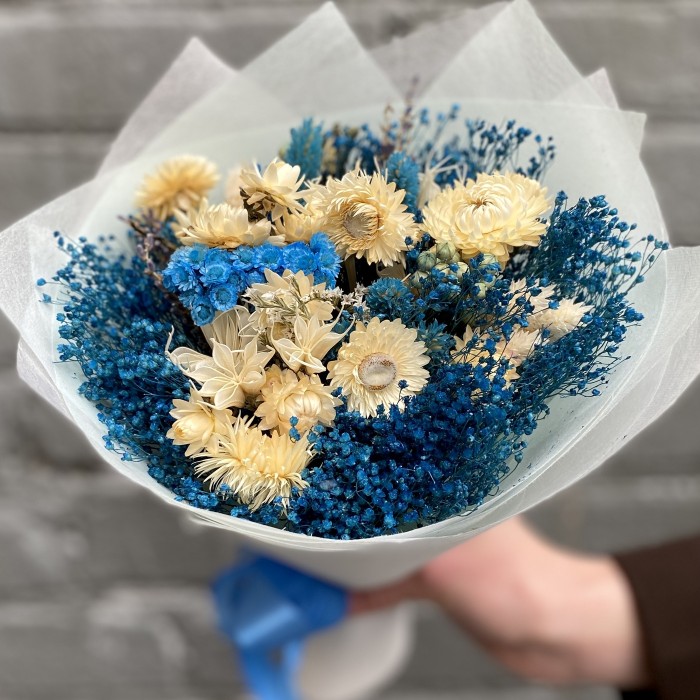 Букет из сухоцветов голубой