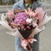 Композиция из розовых сухоцветов