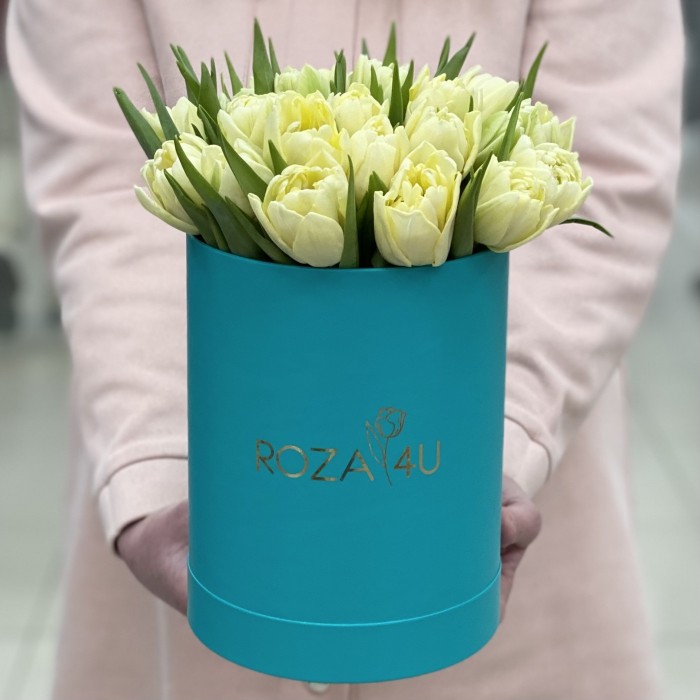 25 пионовидных тюльпанов Авант Гард в коробке