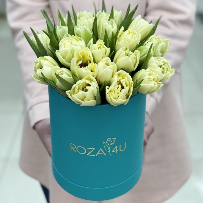 25 пионовидных тюльпанов Авант Гард в коробке