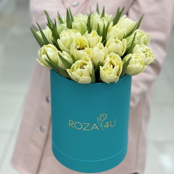 25 пионовидных тюльпанов Авант Гард в коробке