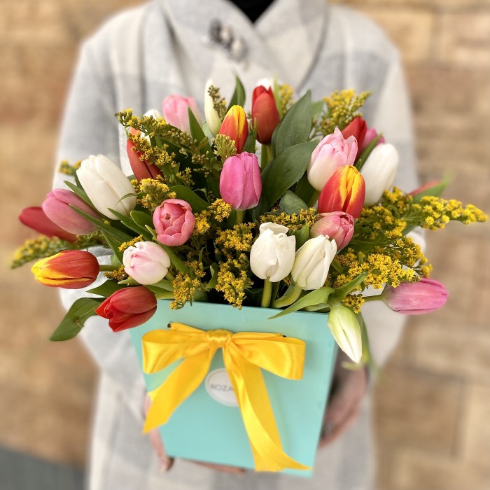 35 тюльпанов в коробке