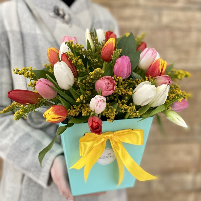 35 тюльпанов в коробке