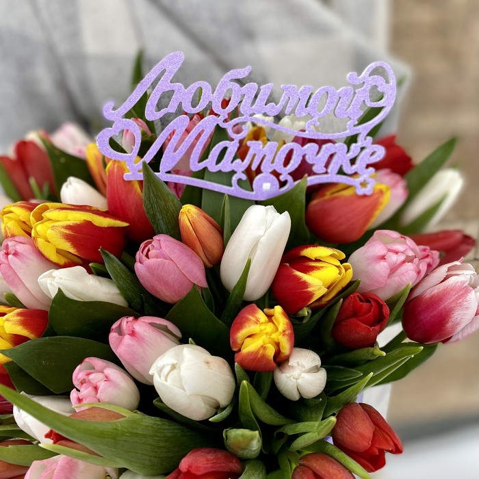 51 тюльпан микс в коробке