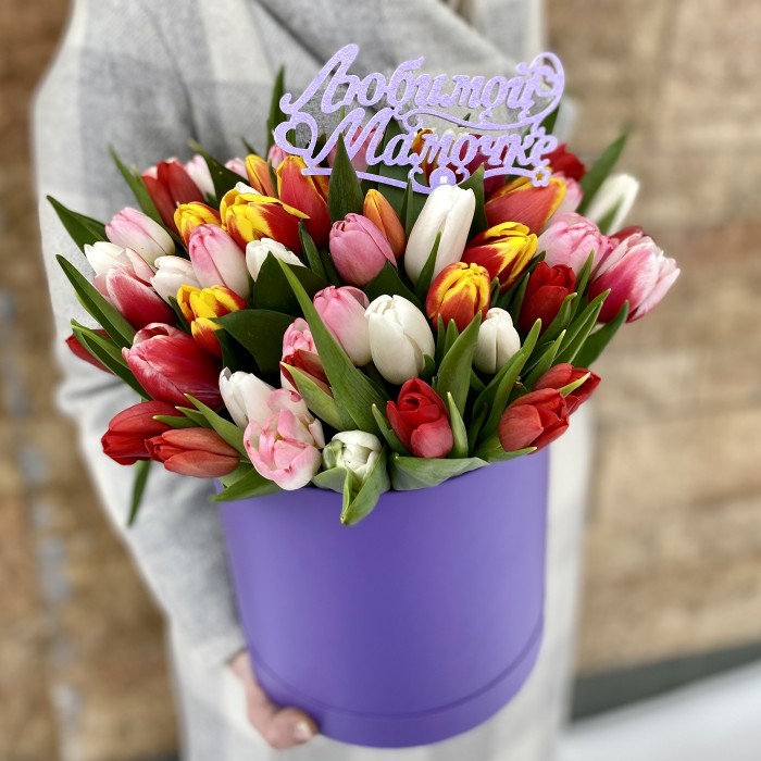 51 тюльпан микс в коробке