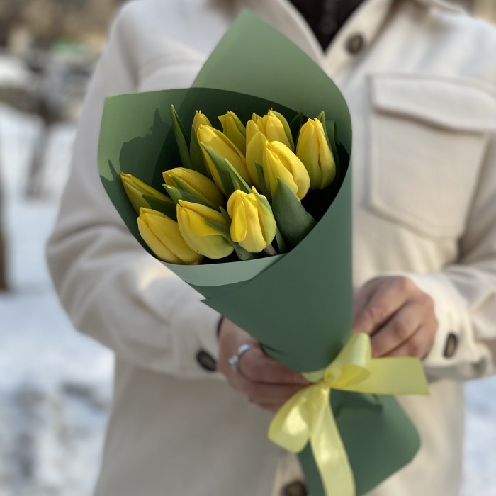 11 желтых тюльпанов Стронг голд