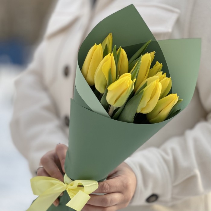 11 желтых тюльпанов Стронг голд