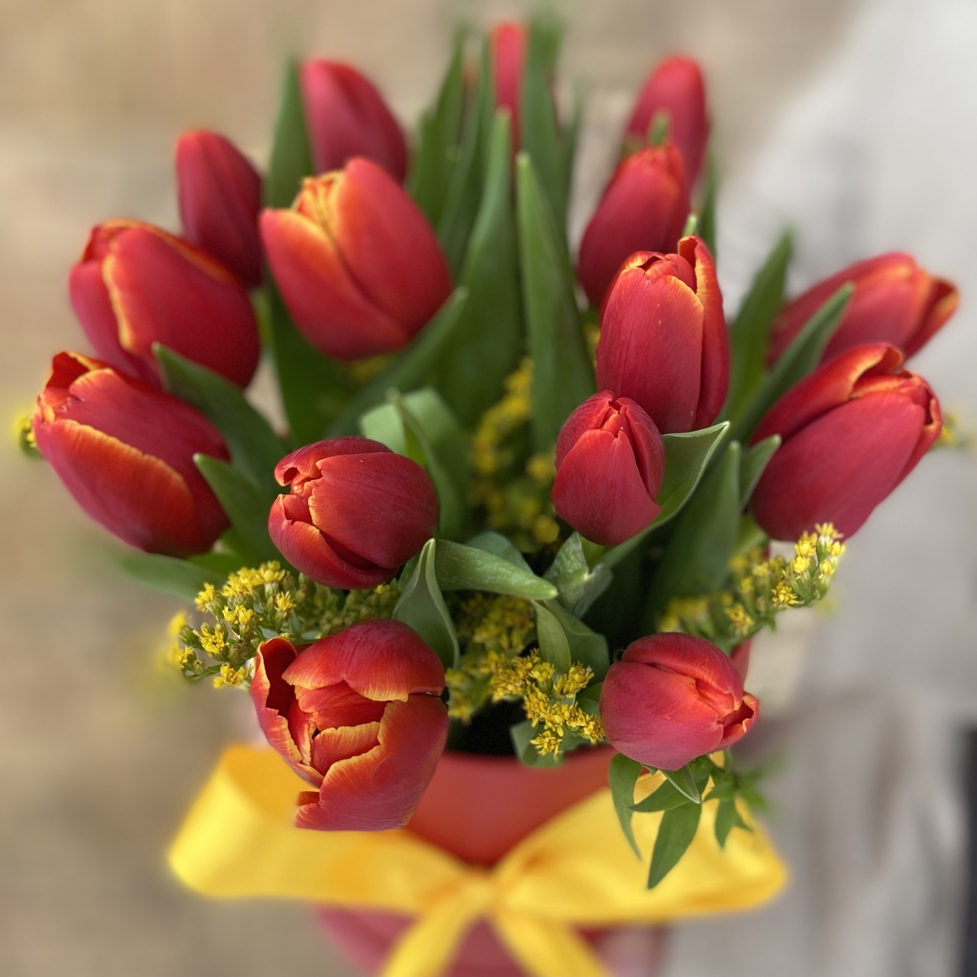 Шикарные букеты красных тюльпанов на 14 февраля