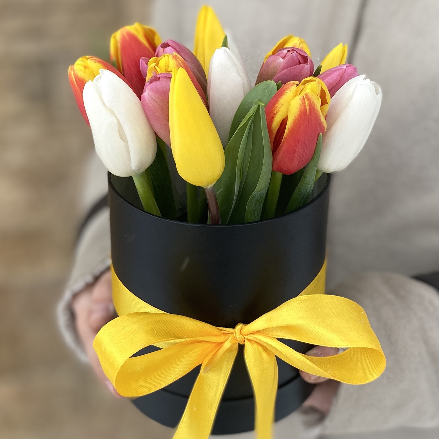 Разноцветные тюльпаны недорого на День Святого Валентина