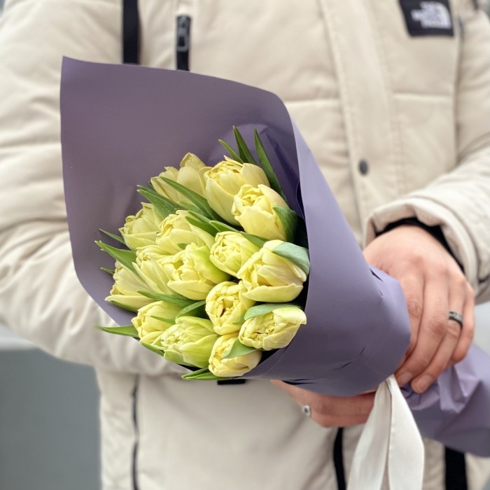 15 кремовых пионовидных тюльпанов Авангард