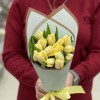 15 кремовых тюльпанов
