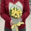 15 кремовых тюльпанов
