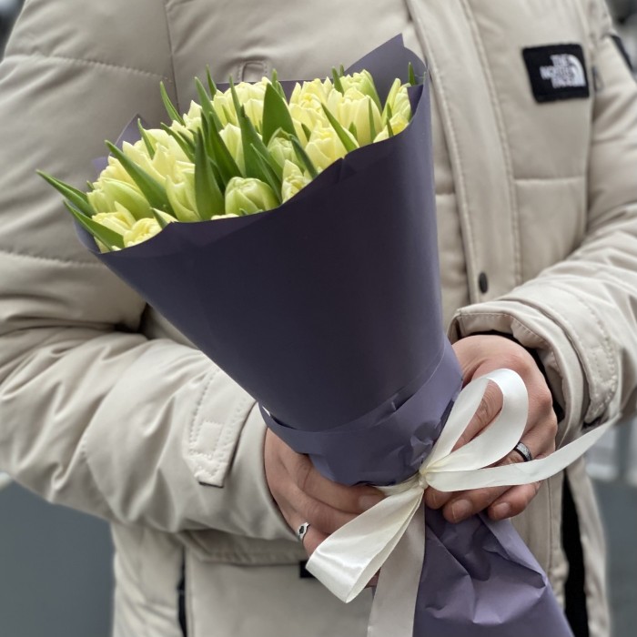 25 кремовых пионовидных тюльпанов Авангард