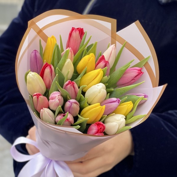 25 тюльпанов яркий микс в упаковке