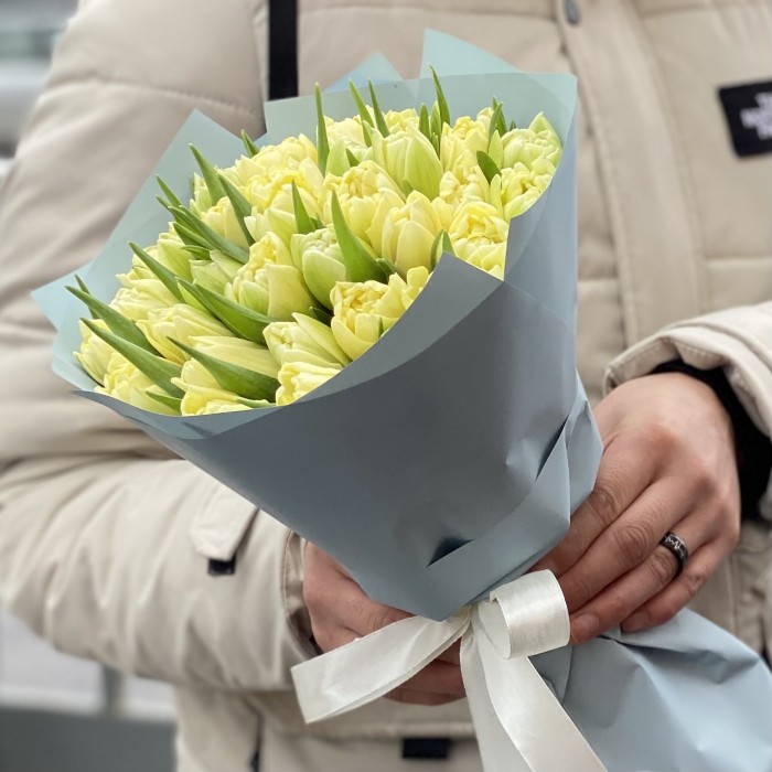 35 кремовых пионовидных тюльпанов Авангард