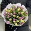 35 пионовидных сиреневых и кремовых тюльпанов