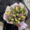 35 пионовидных сиреневых и кремовых тюльпанов