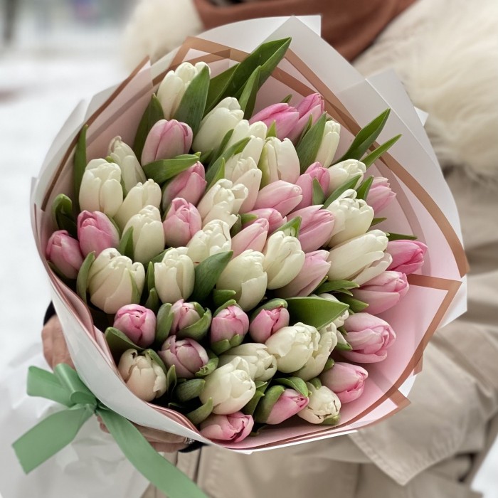 Букет из 51 тюльпана - бело-розовый микс
