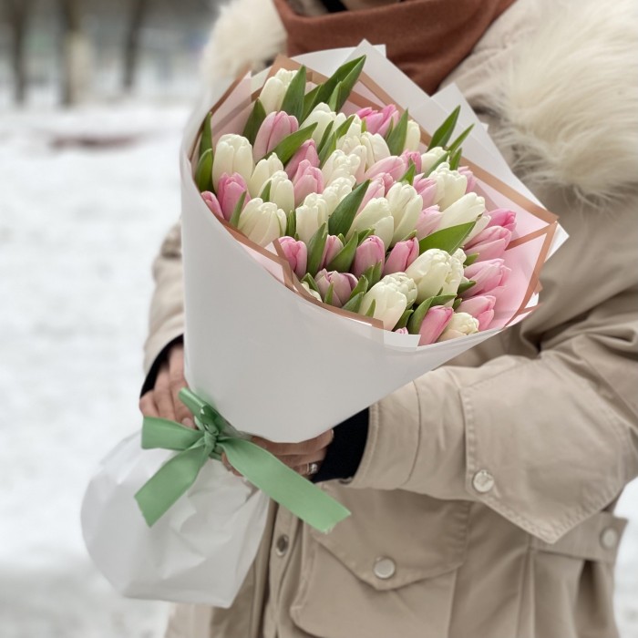 Букет из 51 тюльпана - бело-розовый микс
