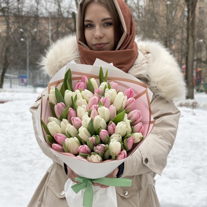 Букет из 51 тюльпана - бело-розовый микс