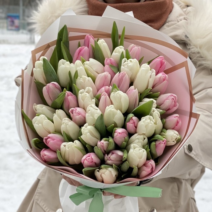 Букет из 51 тюльпана - бело-розовый микс