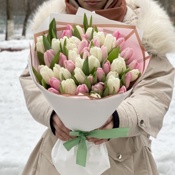 Букет из 51 тюльпана - бело-розовый микс
