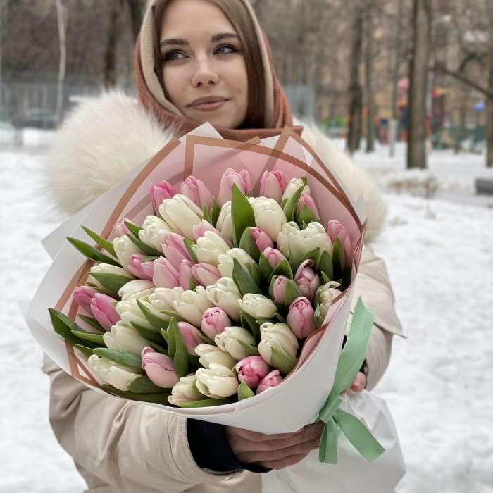 Букет из 51 тюльпана - бело-розовый микс