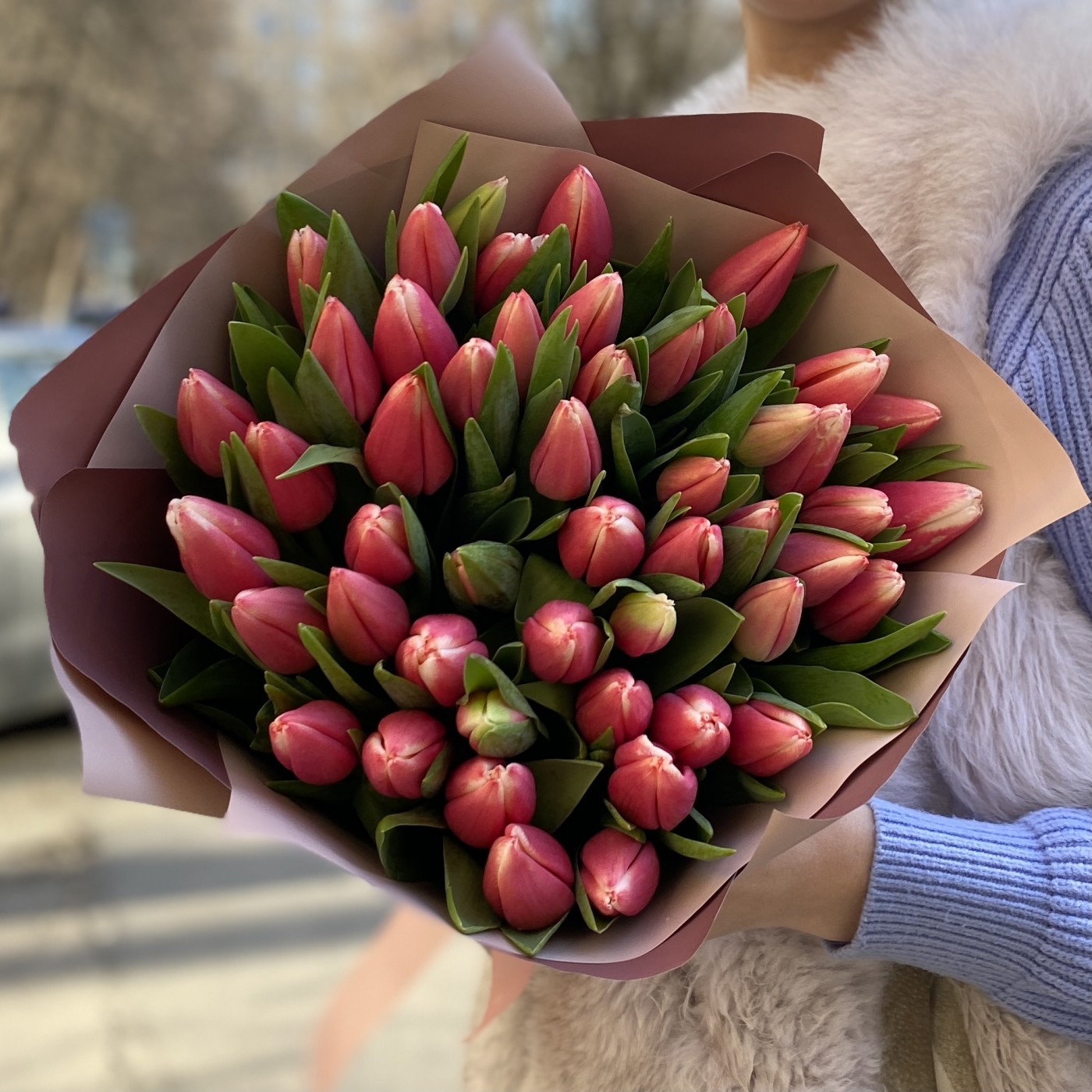 Букет с сиреневыми тюльпанами недорого на День Святого Валентина