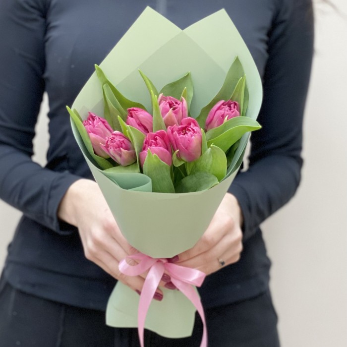7 темно-розовых тюльпанов