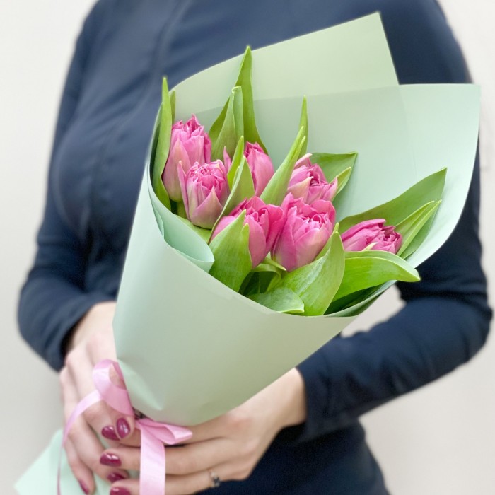 7 темно-розовых тюльпанов