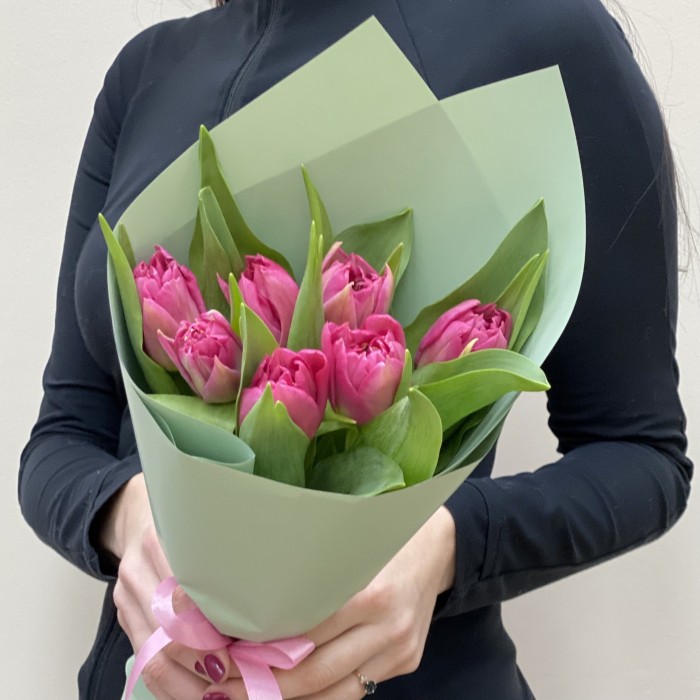 7 темно-розовых тюльпанов