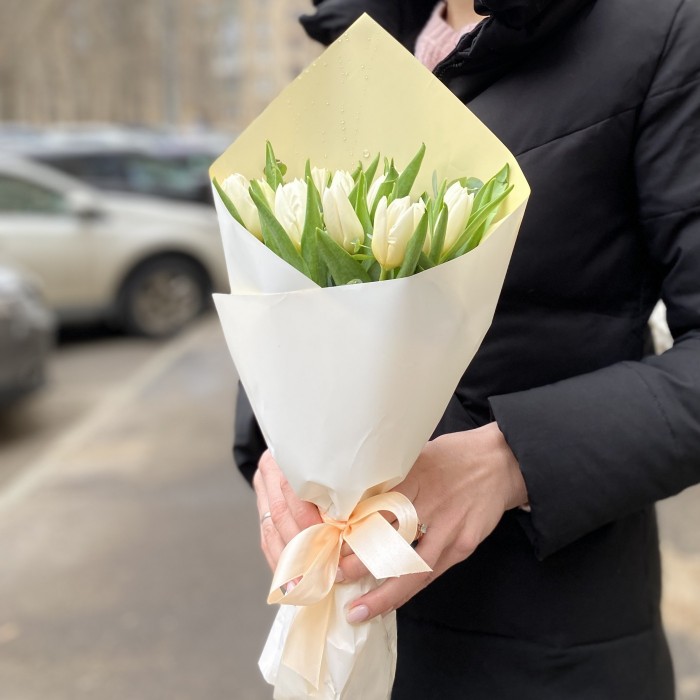 15 белых тюльпанов Верона