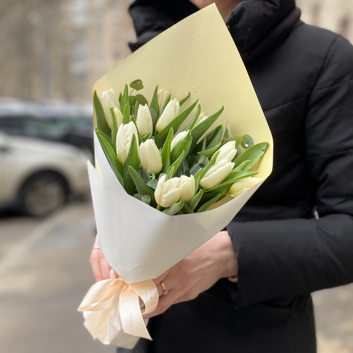 15 белых тюльпанов Верона
