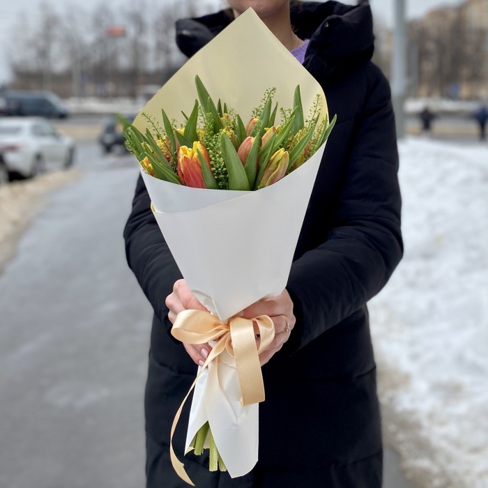 15 желто-красных тюльпанов Диджей перот