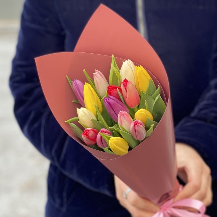 15 тюльпанов микс в упаковке