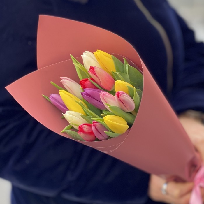 15 тюльпанов микс в упаковке