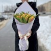 25 красно-желтых тюльпанов Диджей перот