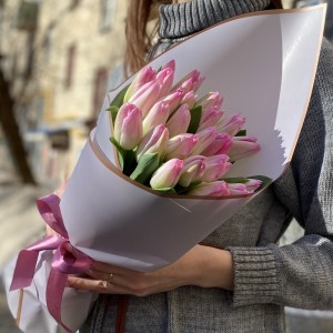 Букет 25 нежно-розовых тюльпанов
