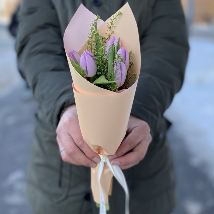 5 лиловых тюльпанов