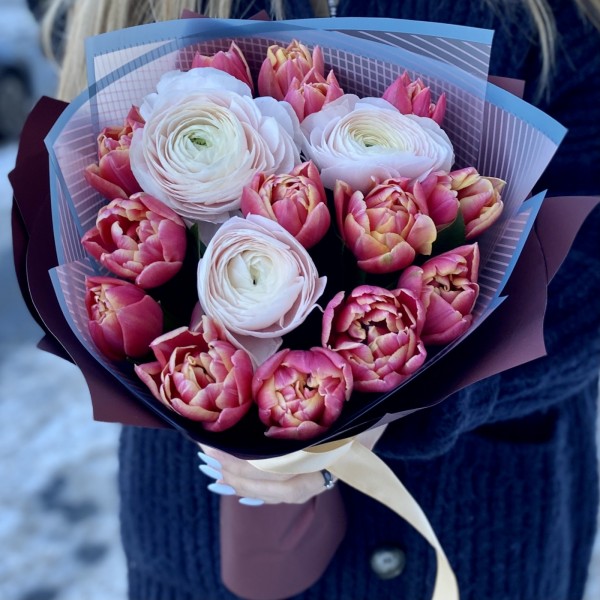 Пионовидные тюльпаны с Ранункулюсами